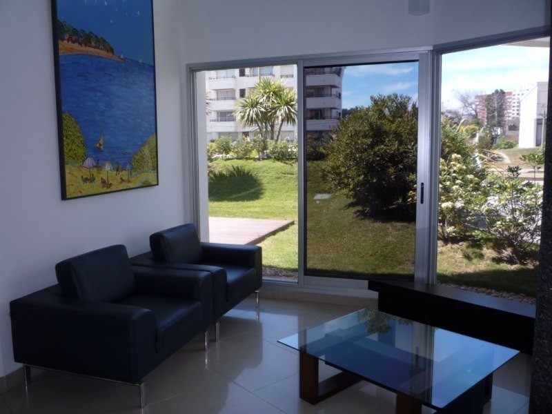 Magnifico Pent House en alquiler con vistas a la Playa Brava y entorno.